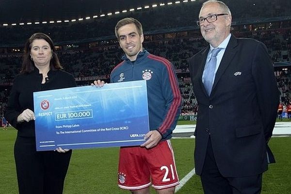 UEFA: Δια χειρός Λαμ η βοήθεια στον Ερυθρό Σταυρό