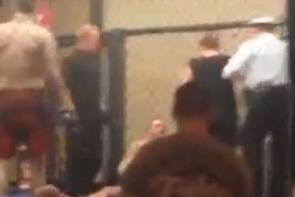 MMA: Παρέμβαση… μαμάς σε ερασιτεχνικό ματς (video)