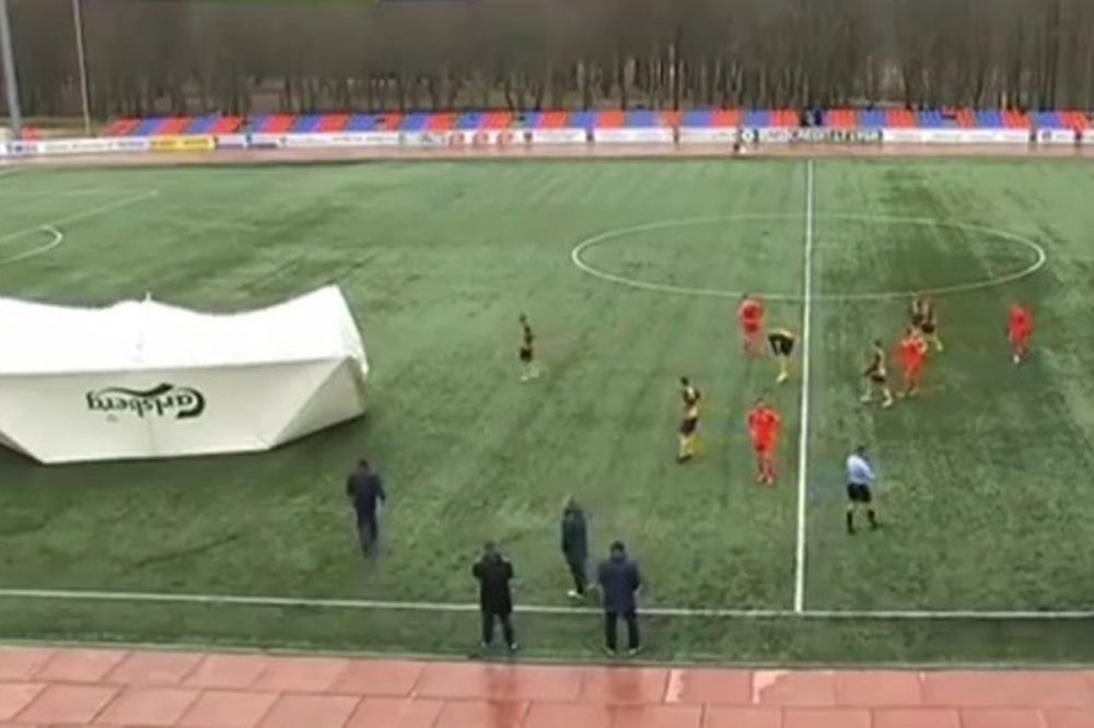 Λιθουανία: Τέντα... διέκοψε αγώνα! (video)