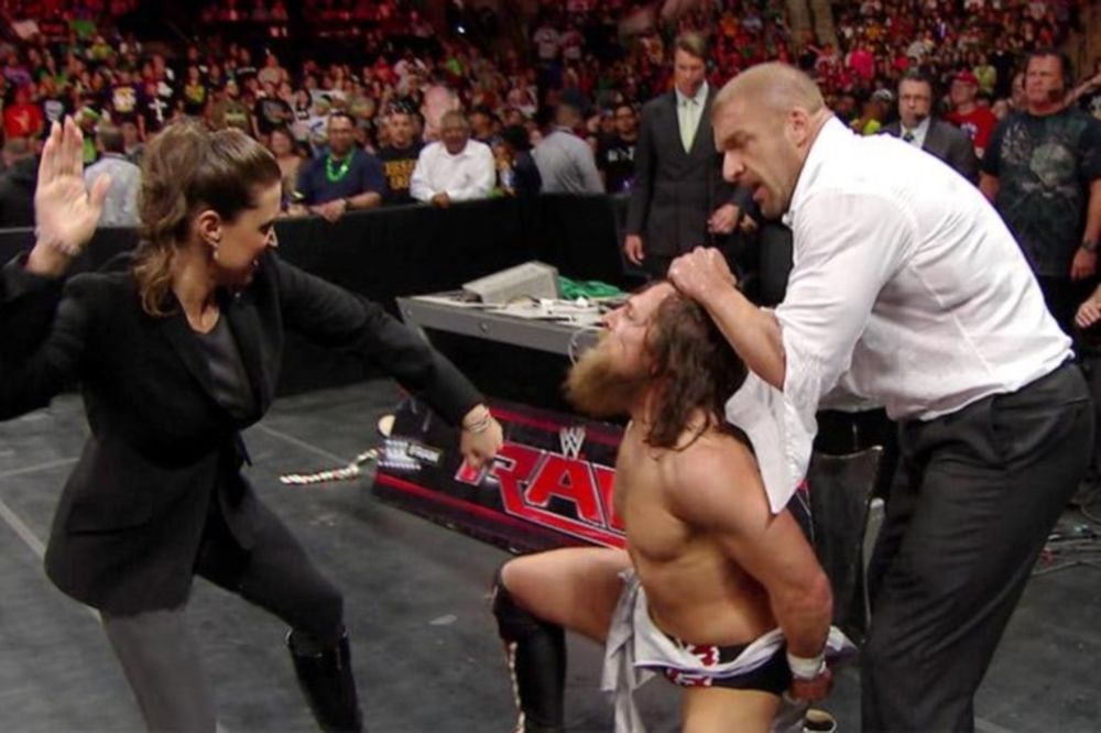 Raw SuperShow: Τίτλο θέλει και ο HHH (videos+photos)