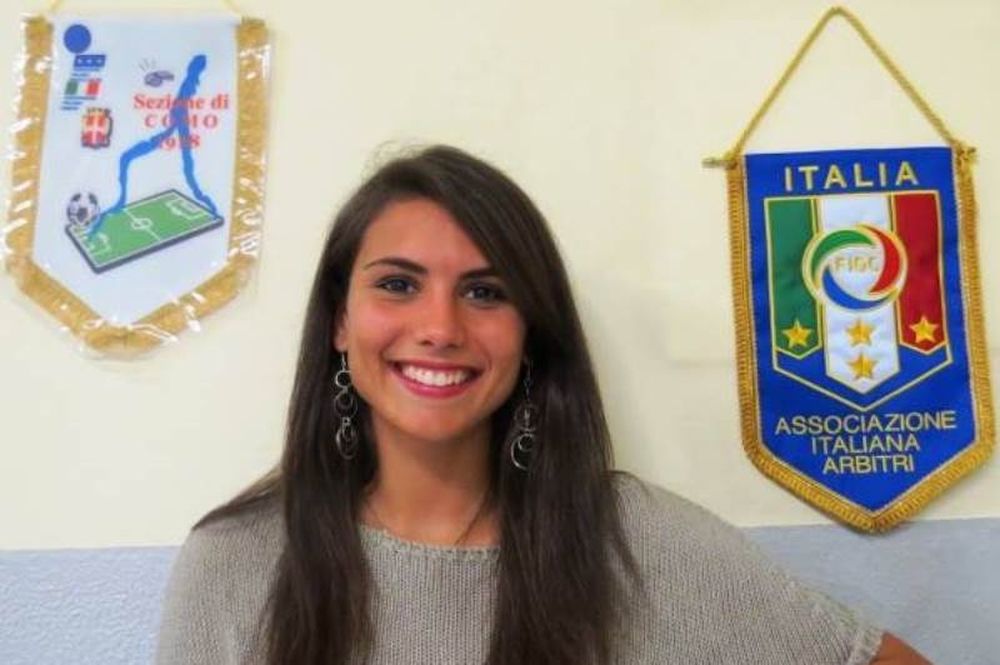 Ιταλία: Γυναίκα διαιτητής «τρελαίνει» τους άνδρες! (photos)