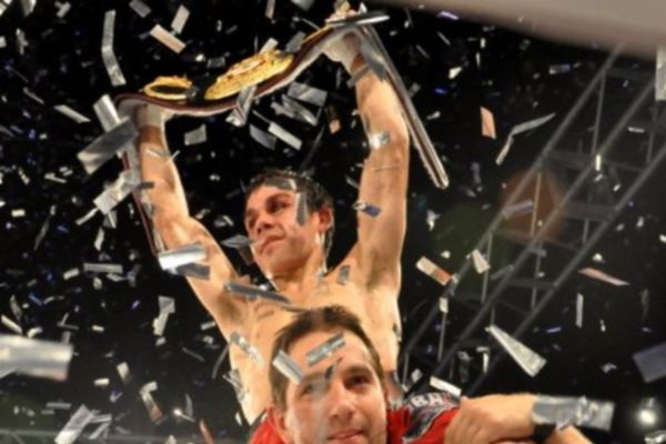 Μποξ: Εύκολο νοκ άουτ για Reveco (videos)