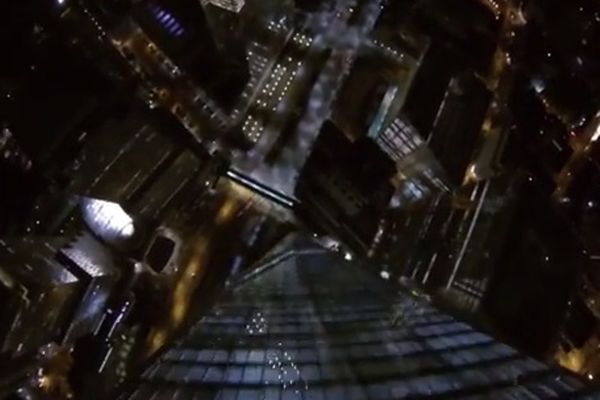 BASE jumping: Ξινή η... πτώση από τον «Freedom Tower» της Νέας Υόρκης (video)
