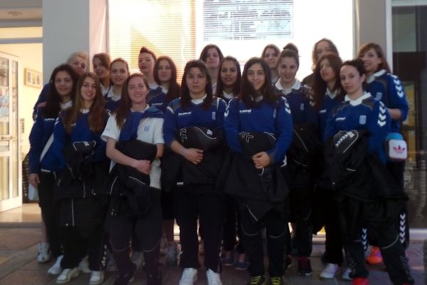 Εθνική Χάντμπολ Γυναικών: Η 18άδα και το Κοινωνικό Παντοπωλείο (photos)