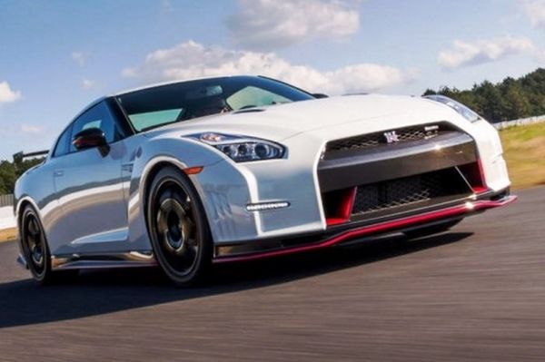 Ποίος οδηγεί GT-R ;