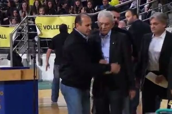 Άρης: Αποδοκιμασίες και «ντου» σε Μπουτάρη (video)
