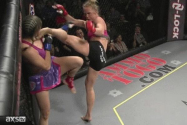 Legacy FC 30: Στο… ρελαντί η Holm (GIFs)