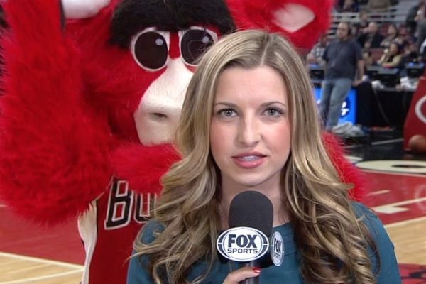 Σικάγο Μπουλς: Η μασκότ την... έπεσε σε σέξι δημοσιογράφο! (videos)