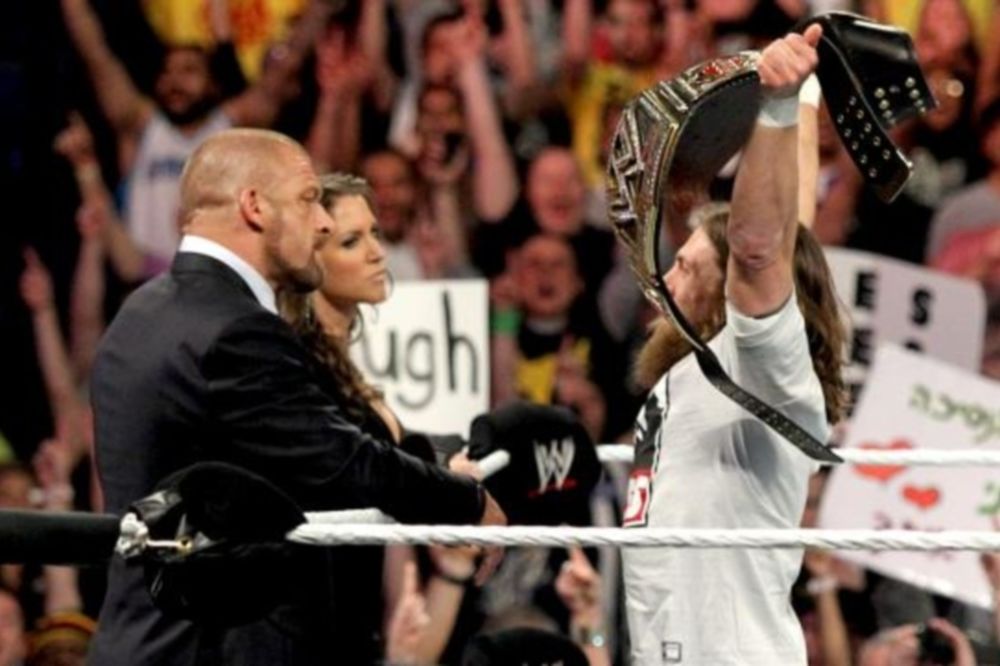 Raw SuperShow: Επιμονή HHH για τίτλο (photos+videos)