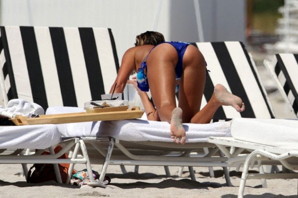 Φωτιά στην παραλία με τη Στόνερ (photos+video)