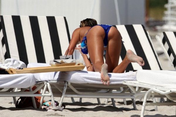 Φωτιά στην παραλία με τη Στόνερ (photos+video)