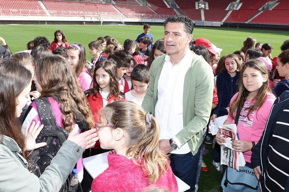 Ολυμπιακός: Τα… δώρα του Μίτσελ στα παιδιά (photos+video)