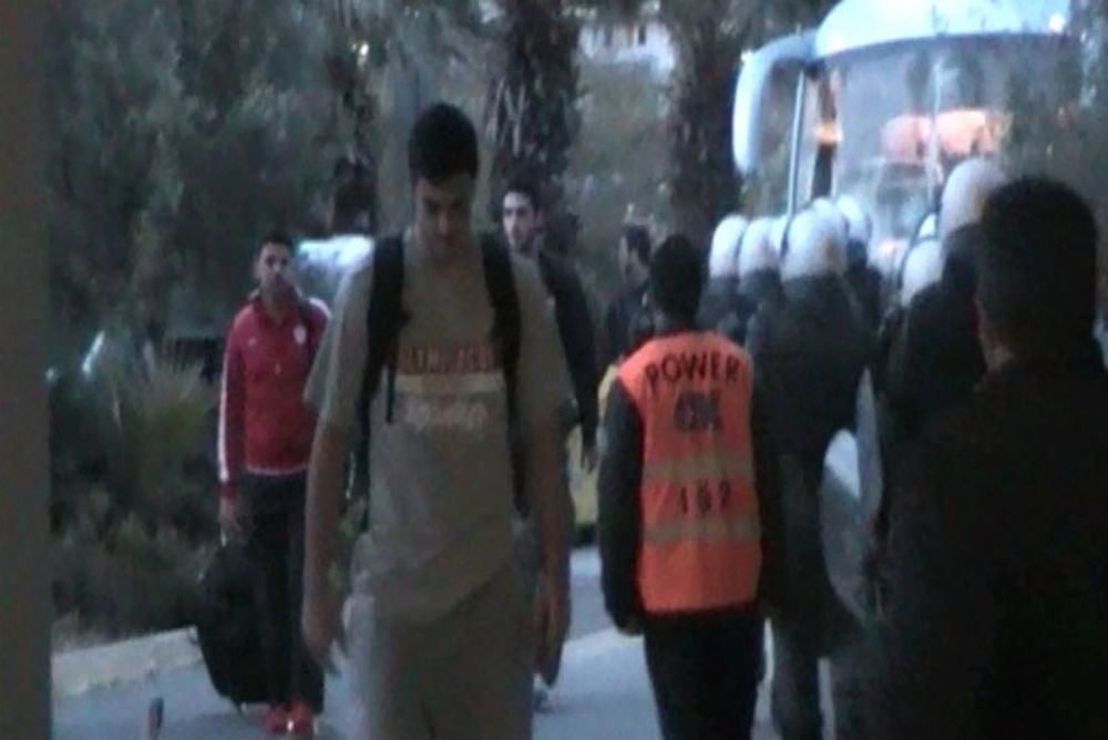 Onsports TV: Η άφιξη του Ολυμπιακού (videos)