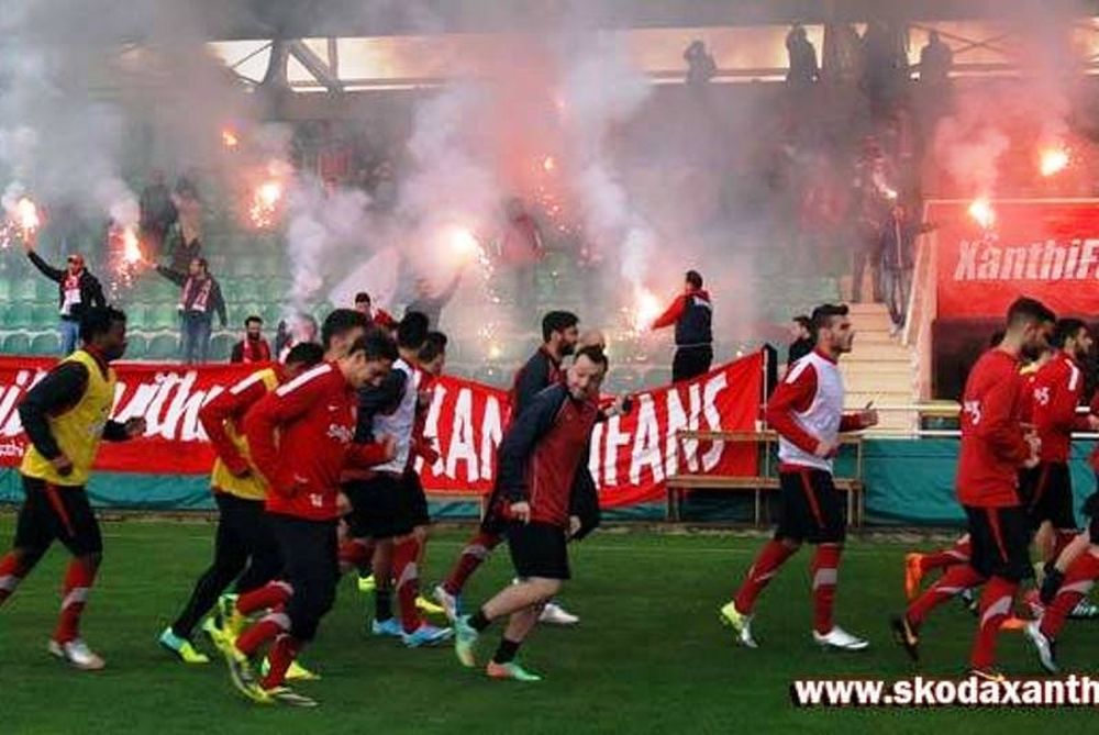 Ξάνθη: Ντόπες από οπαδούς σε παίκτες (photos)