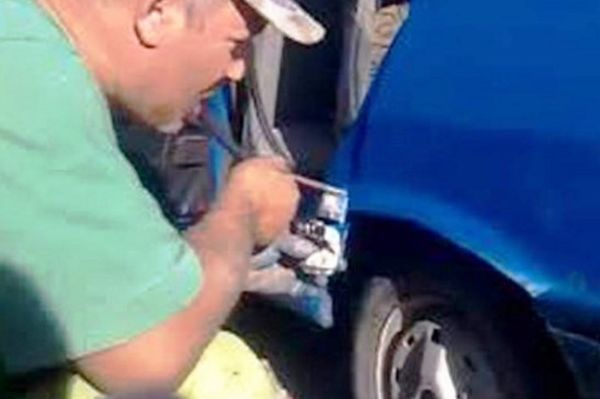 Πως βάφουν τα αυτοκίνητα στη Ρουμανία... (βίντεo)