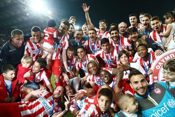 Ολυμπιακός: Έκαναν… εξέδρα τα αποδυτήρια! (video)