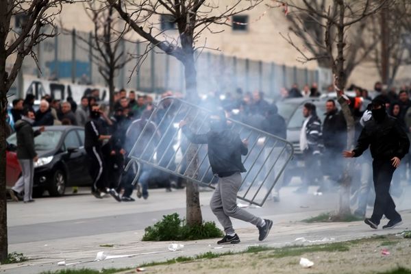 ΠΑΟΚ-Ολυμπιακός: Επεισόδια έξω από την Τούμπα