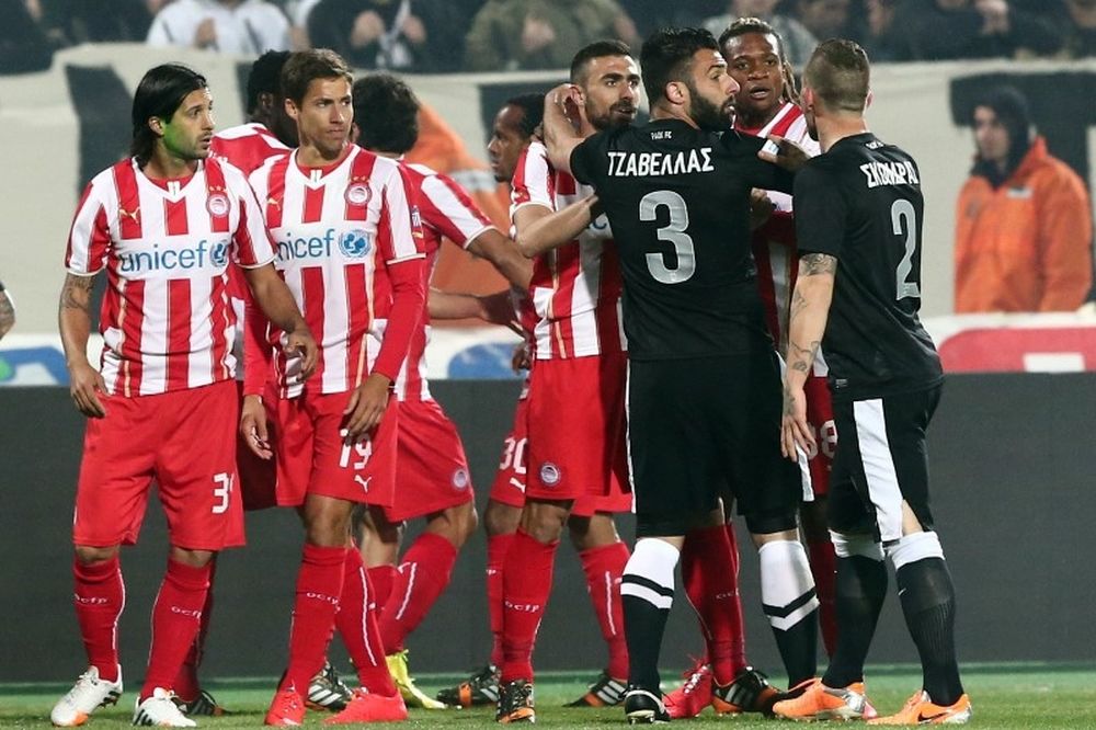 ΠΑΟΚ-Ολυμπιακός: Πέταξαν μπανάνα στον Σαλίνο!