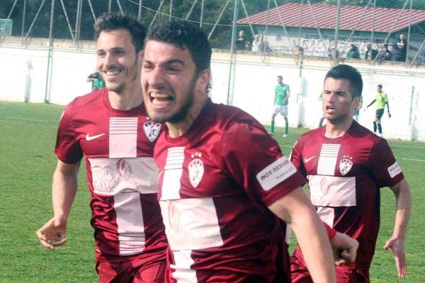 ΑΕΛ: «Βυσσινί» θύελλα για Football League