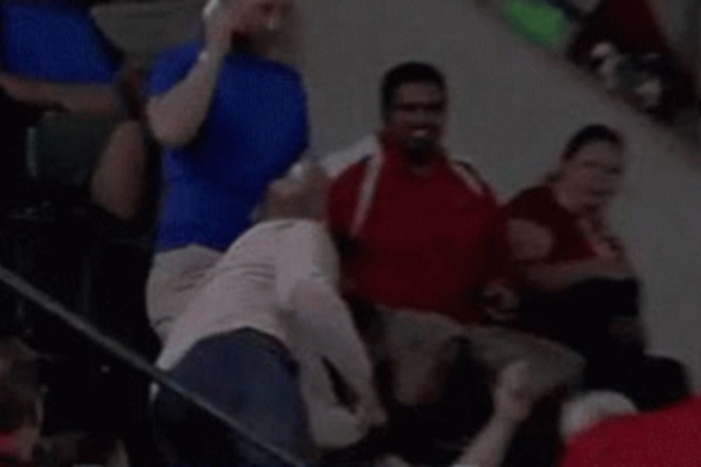 MLB: Τηλέφωνο και… μπάλα (GIF)