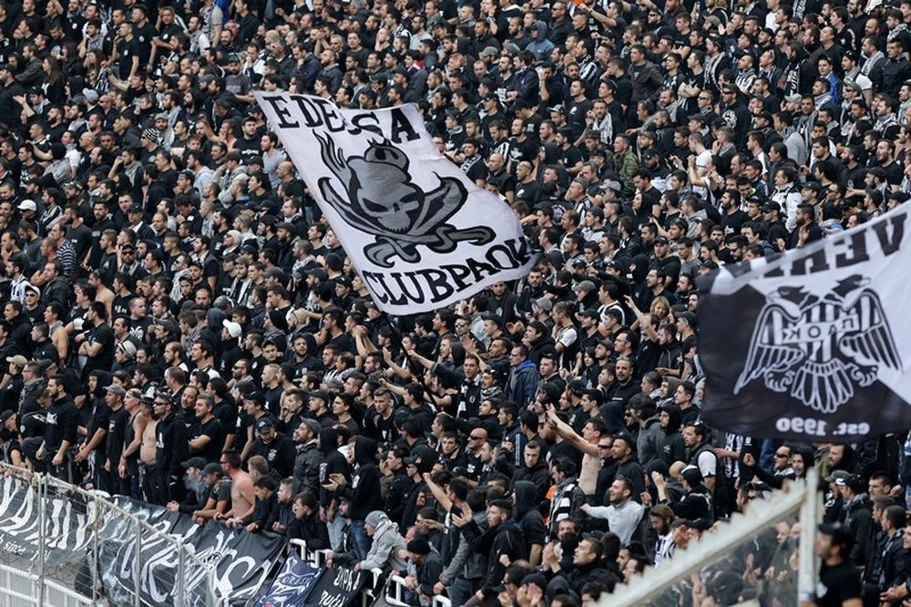 Onsports TV: «Ασπρόμαυρη» τρέλα στην εξέδρα (video)