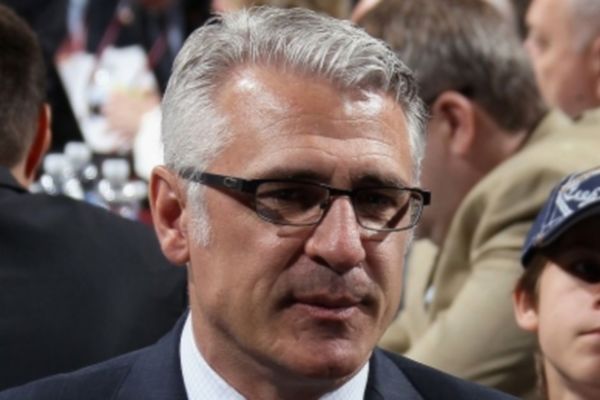 NHL: Νέοι GM για Χαρικέινς και Φλέιμς