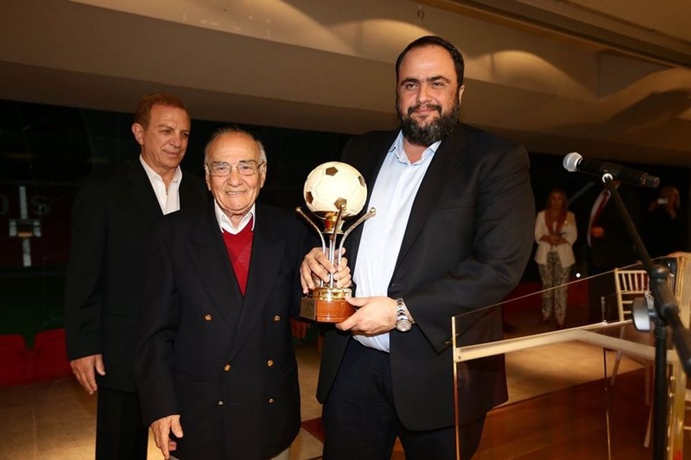 Ολυμπιακός: Βράβευση Μαρινάκη από Βετεράνους (photos)
