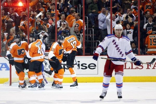 NHL: Σε έβδομο ματς Φλάιερς και Ρέιντζερς (video)