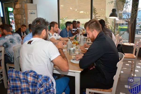 Λαμία: Προεδρικό γεύμα στους παίκτες (photos)