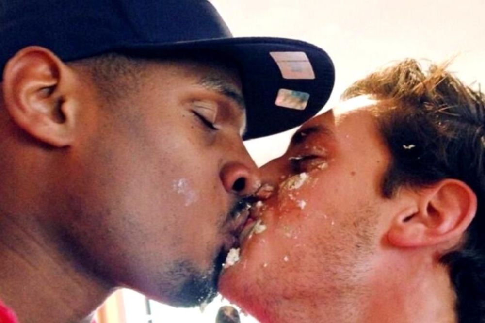 NFL: Αντιδράσεις για το φιλί του Michael Sam