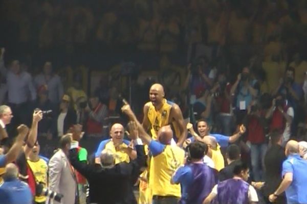 Onsports TV: Οι πανηγυρισμοί της Μακάμπι (video)