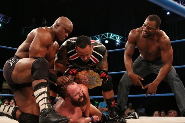 TNA Impact Wrestling: Φατρία οι MVP, Lashley και King! (photos+videos)