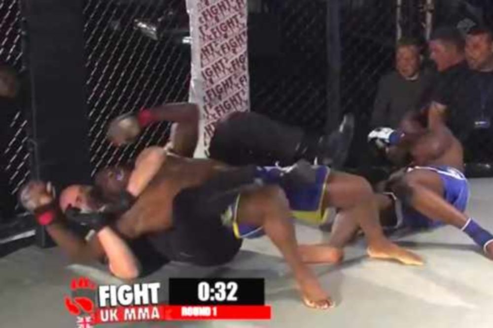 MMA: Διαιτητής σταμάτησε το ματς με… υποταγή (video)