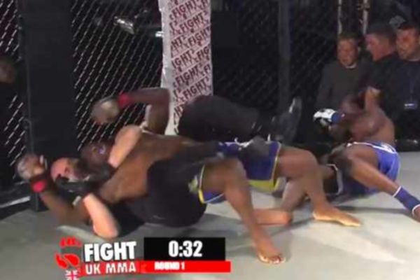 MMA: Διαιτητής σταμάτησε το ματς με… υποταγή (video)