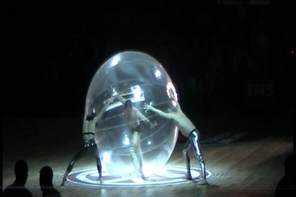 Onsports TV: Μοναδικό σόου, με φουσκωτή μπάλα (video)