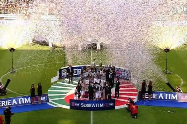 Γιουβέντους: Στον ουρανό το… Scudetto (video)