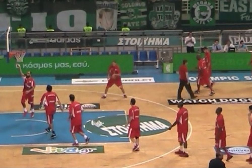 Onsports TV: Η είσοδος του Ολυμπιακού στο ΟΑΚΑ (video)