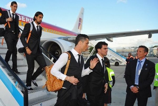 Ρεάλ Μαδρίτης: Το ταξίδι για τη Λισαβόνα (photos+videos)