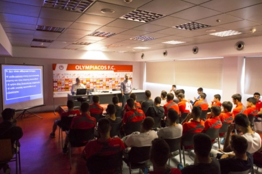 Super League: Σεμινάρια Έντιμης Συμπεριφοράς σε Πανιώνιο, Ολυμπιακό