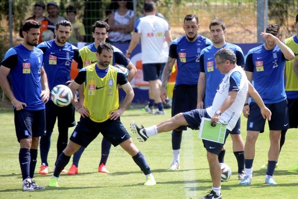 Εθνική Ελλάδας: Λατρεία για τους διεθνείς (video)