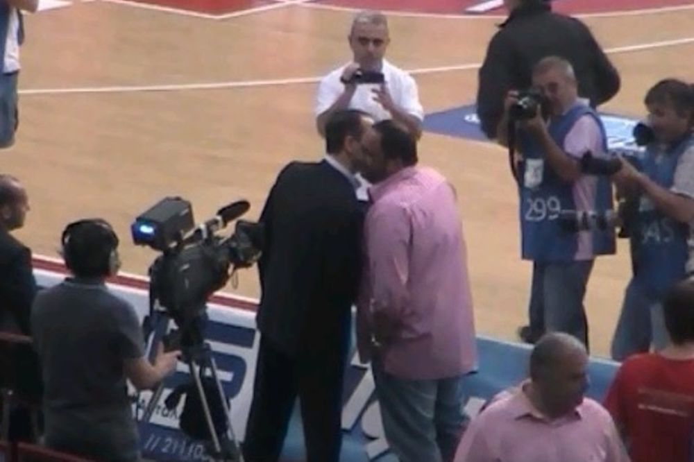 Onsports TV: Μαζί με Αγγελόπουλους ο Μαρινάκης (video)