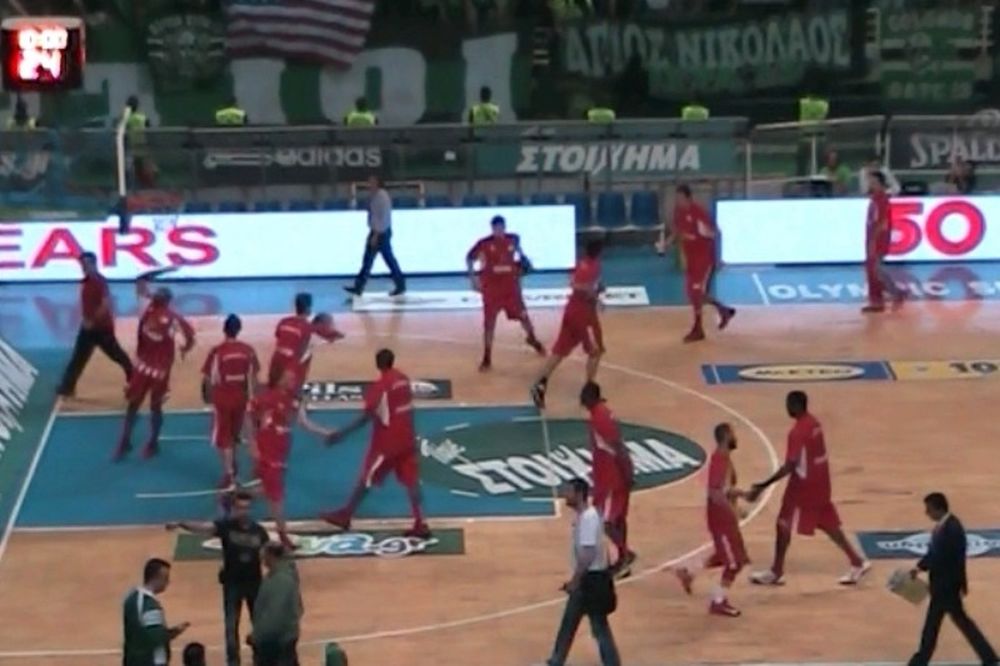 Onsports TV: Η επίσημη είσοδος του Ολυμπιακού (video)