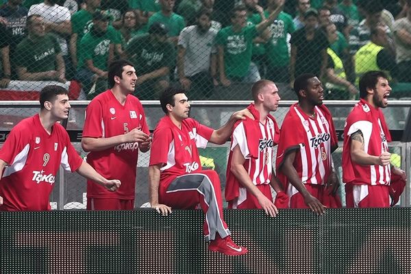 Ολυμπιακός: Δεν αποπροσανατολίζεται