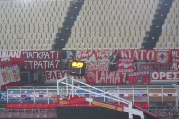 Ολυμπιακός: Τα πρώτα πανό στο ΣΕΦ (photos)
