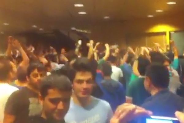 Onsports TV: Η... εισβολή στο ξενοδοχείο και η ομιλία «Φράγκι»! (videos)