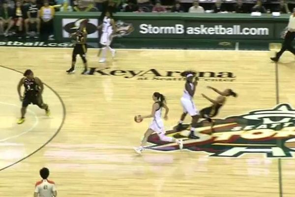 WNBA: Έκανε σκριν και την «σκότωσε» (video)