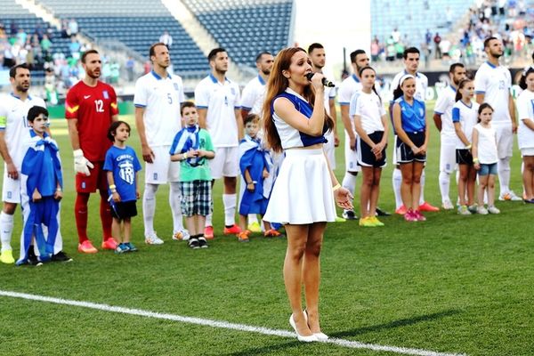 Ελλάδα – Νιγηρία: Εθνικός ύμνος από Καλομοίρα (video)