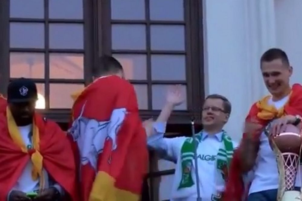 Ζαλγκίρις Κάουνας: Παίκτης σνόμπαρε τον δήμαρχο! (video)
