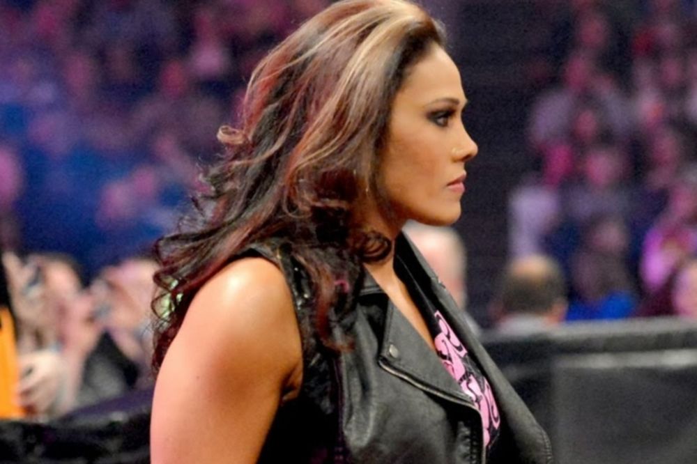 WWE: Εγχείρηση για Tamina