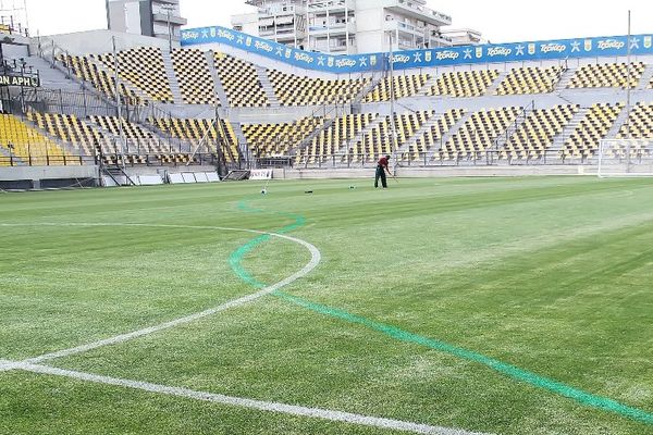 Super League: Θέμα με τους πάγκους στο μπαράζ